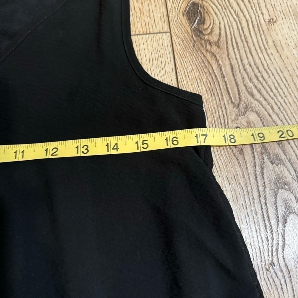 Urban Episode black sleeveless tank V neck blouse, high low hem, fully lined, M - Picture 3 of 10